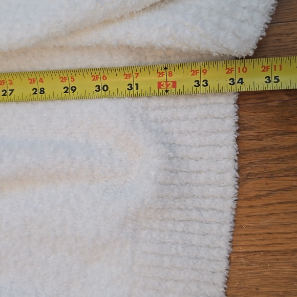 AMBRIELLE BRAND WOMEN'S "POLAR BEAR" WHITE WARM, SOFT ROBE SIZE LARGE - Picture 11 of 16